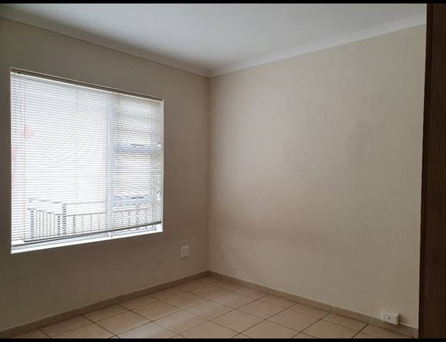 2 BEDROOM PROPERTY TO RENT IN KINGSWOOD